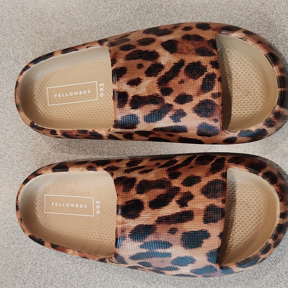 Zolah Leopard Slides